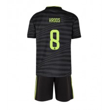 Real Madrid Toni Kroos #8 Tredjedraktsett Barn 2022-23 Kortermet (+ korte bukser)